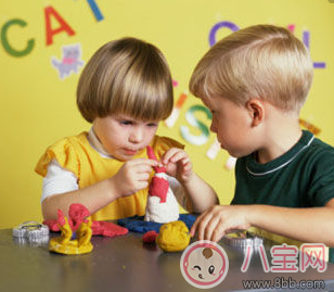 孩子當(dāng)眾鬧脾氣怎么辦 怎么應(yīng)對喜歡耍賴皮的小孩 孩子當(dāng)眾鬧脾氣怎么辦 怎么應(yīng)對喜歡耍賴皮的小孩