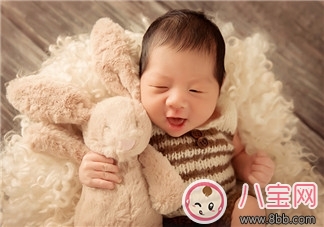 初為人母曬娃的說(shuō)說(shuō)句子 一句話簡(jiǎn)單的曬娃說(shuō)說(shuō)朋友圈