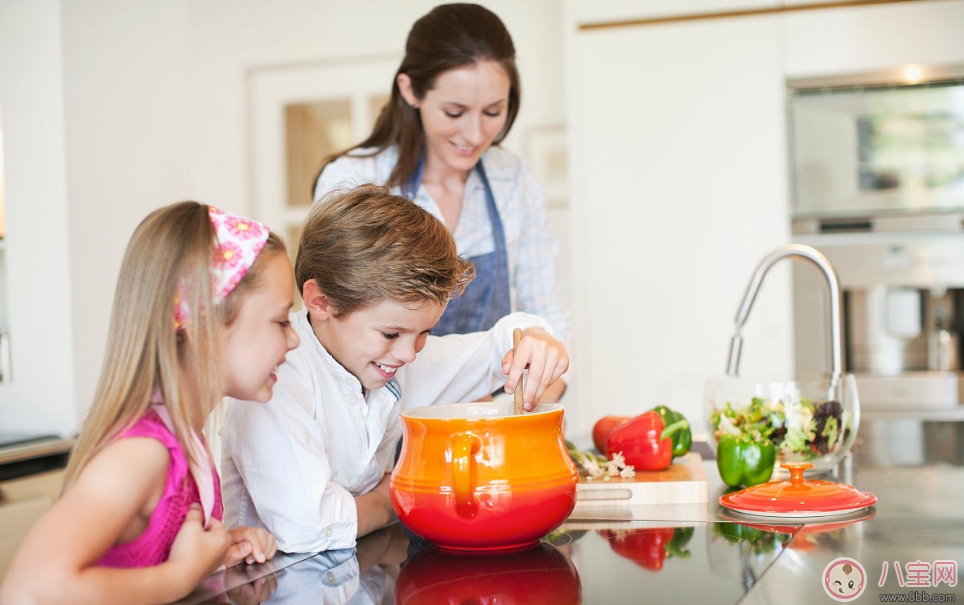 選擇寶寶喜歡餐具寶寶會愛吃飯嗎 寶寶不愛吃輔食如何選對餐具