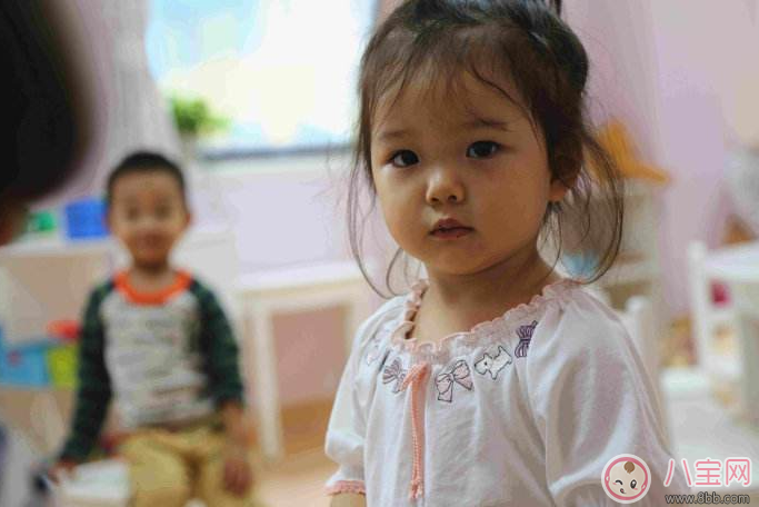 孩子在家和幼兒園判若兩人是什么原因 孩子為什么在家和在幼兒園不同