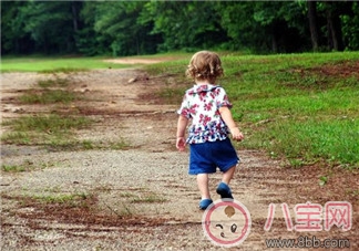 目送孩子漸行漸遠的心情說說 成長就是一場漸行漸遠的修行