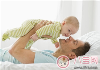 寶寶睡偏頭用定型枕有用嗎 寶寶睡偏頭了怎么糾正