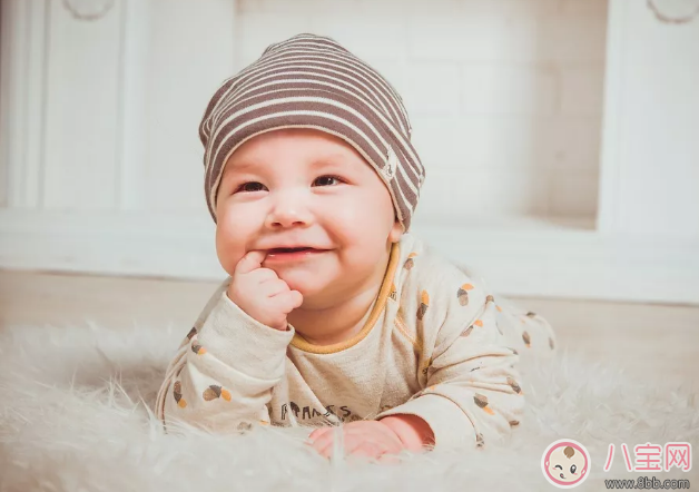 寶寶吃手的說說 大膽刁民竟敢打擾本寶寶吃手 寶寶吃手的說說 大膽刁民竟敢打擾本寶寶吃手