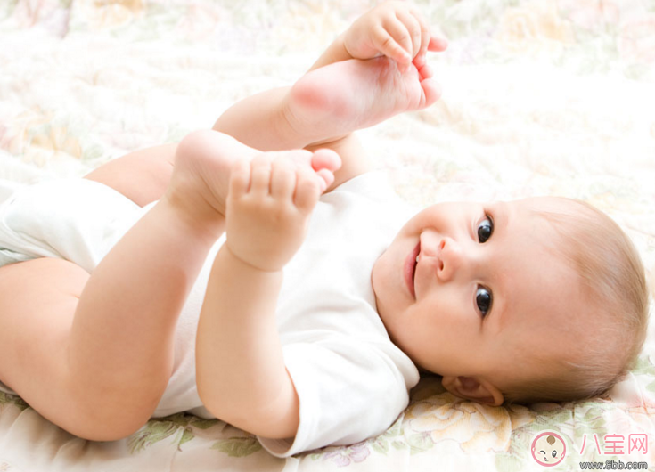 新生兒多久能看見東西 新生兒視力變化規(guī)律