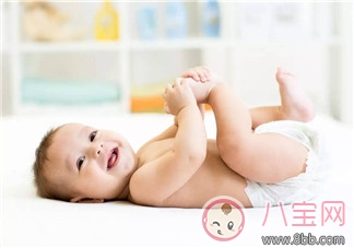 嬰兒一般多大才會翻身 家長如何輔助孩子翻身