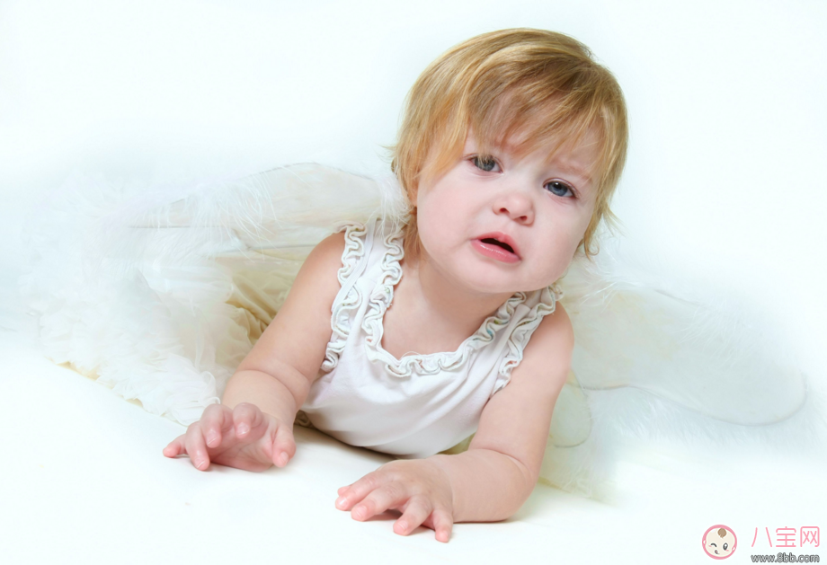 嬰兒一般多大才會翻身 家長如何輔助孩子翻身