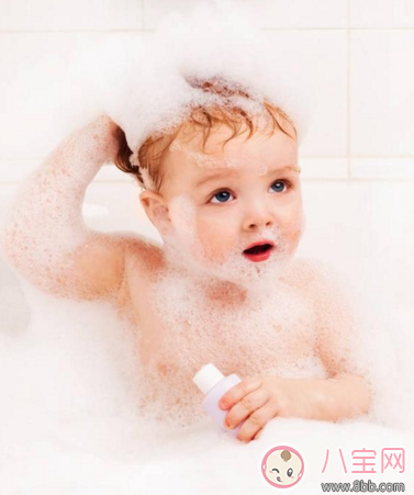 1歲寶寶怎么洗頭 寶寶洗頭要用洗發水嗎