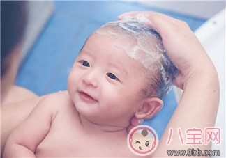 1歲寶寶怎么洗頭 寶寶洗頭要用洗發水嗎