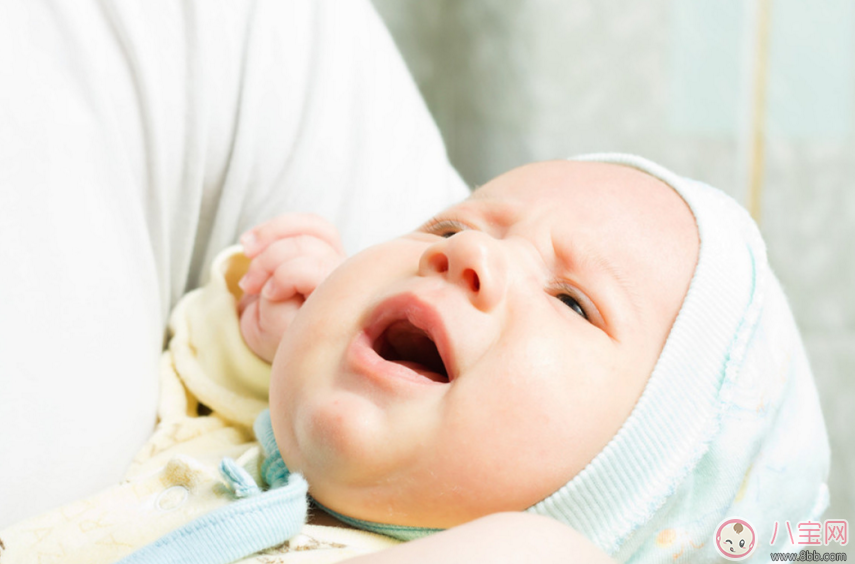 寶寶不抱就一直哭怎么辦 寶寶哭鬧要抱起來哄嗎