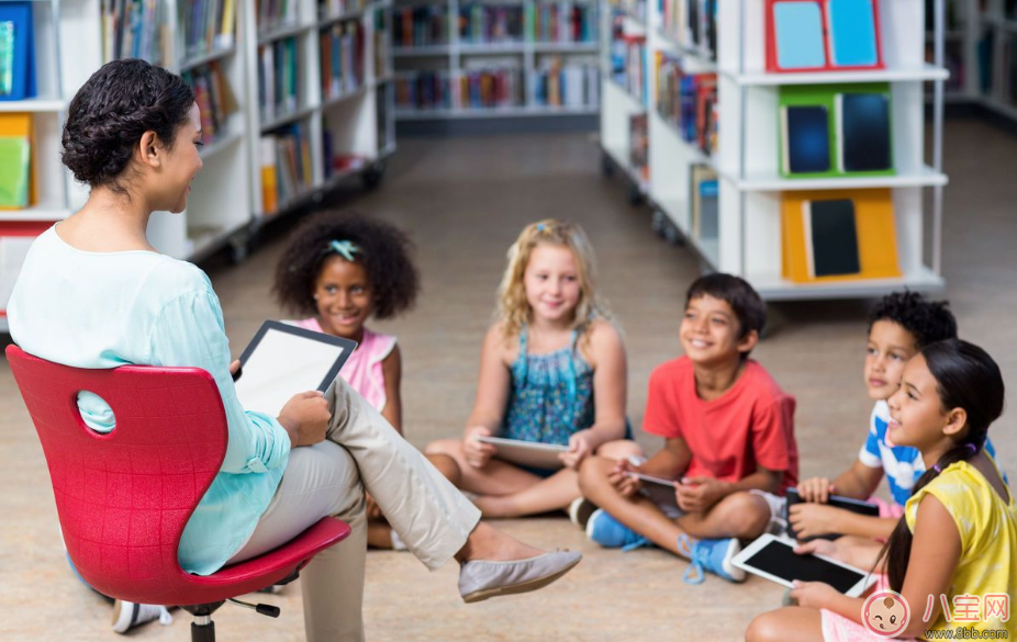 帶孩子圖書(shū)館看書(shū)的心情說(shuō)說(shuō) 和孩子在圖書(shū)館看書(shū)的感慨句子說(shuō)說(shuō)