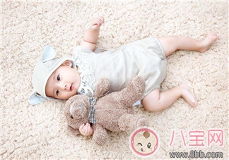 寶寶起痱子了用什么方法好的快 什么方法避免寶寶起痱子