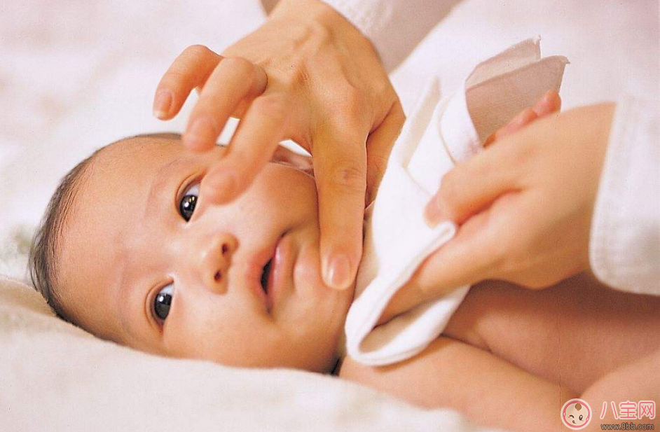 寶寶起痱子了用什么方法好的快 什么方法避免寶寶起痱子