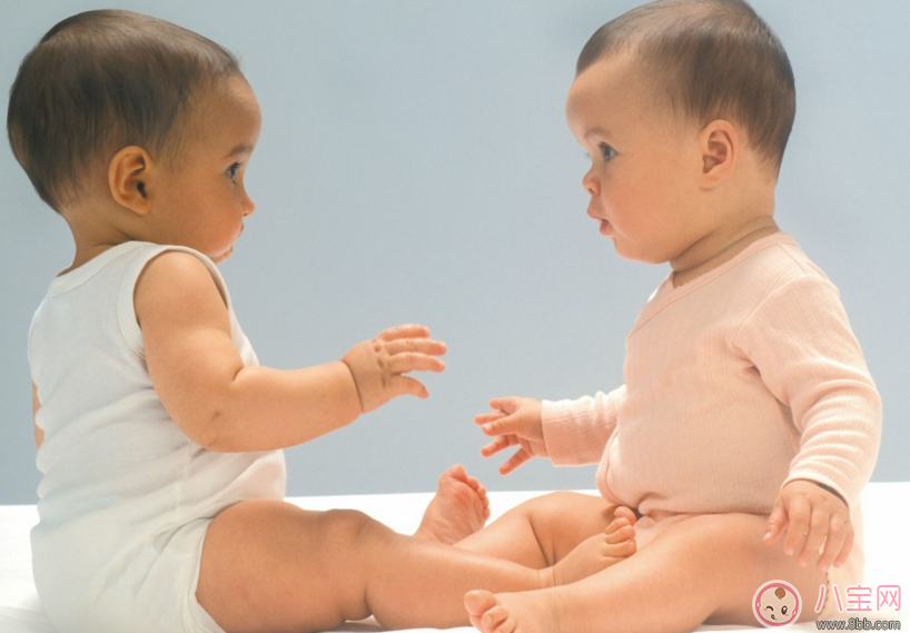 雙胞胎怎么發說說朋友圈 有關雙胞胎的經典語錄