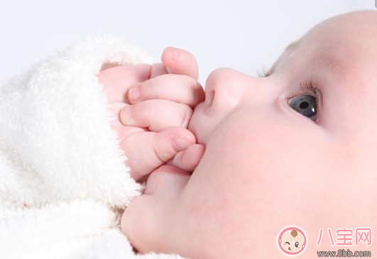 嬰兒喜歡吃手好不好 為什么寶寶喜歡吃手