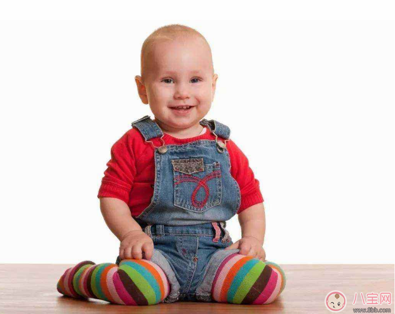 寶寶的腿形有點(diǎn)彎曲怎么辦 如何讓寶寶腿型好看 寶寶的腿形有點(diǎn)彎曲怎么辦 如何讓寶寶腿型好看