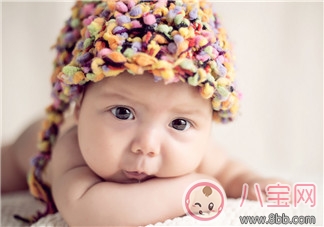 小孩長(zhǎng)濕疹有什么癥狀 春季寶寶長(zhǎng)濕疹怎么辦