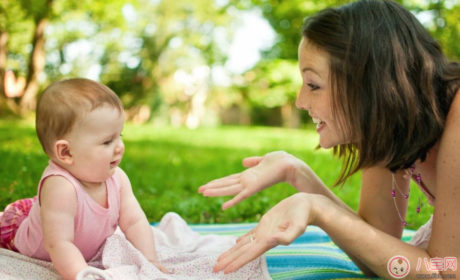 帶孩子出門媽媽包里都帶哪些東西 準備不足時怎么辦 帶孩子出門媽媽包里都帶哪些東西 準備不足時怎么辦