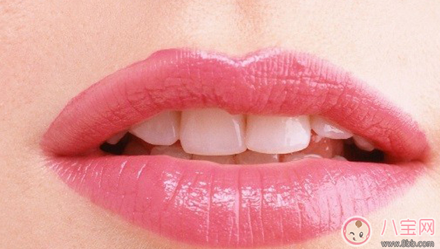嘴巴起皮是上火了嗎 嘴巴老是干起皮怎么辦