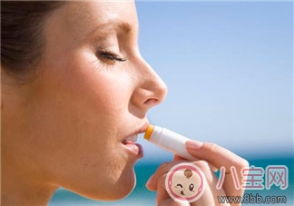 嘴巴起皮是上火了嗎 嘴巴老是干起皮怎么辦