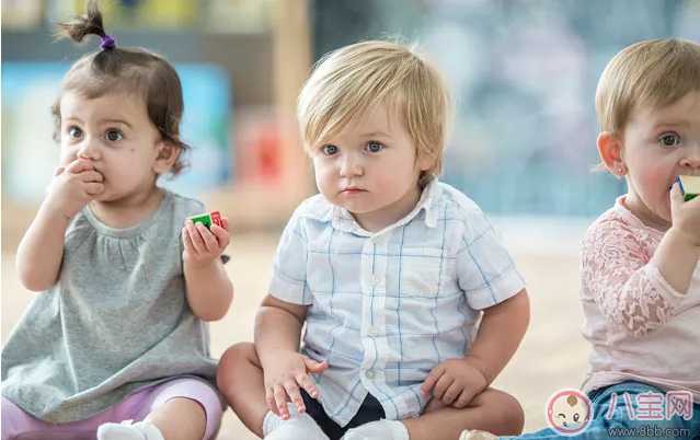 孩子在幼兒園尿褲子了怎么辦 孩子幼兒園尿褲子后解決方法