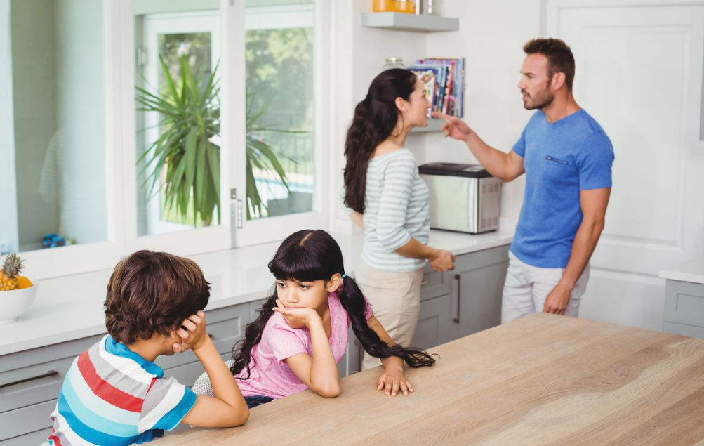 家長吵架會(huì)對(duì)孩子產(chǎn)生哪些影響 父母的語言暴力對(duì)孩子傷害有多大