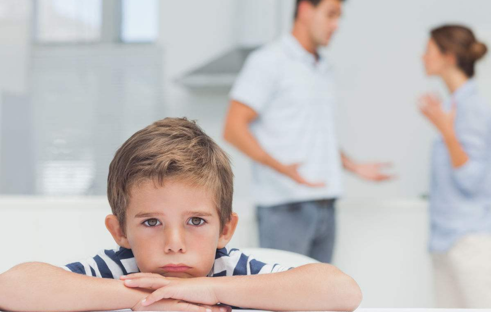 家長吵架會(huì)對(duì)孩子產(chǎn)生哪些影響 父母的語言暴力對(duì)孩子傷害有多大