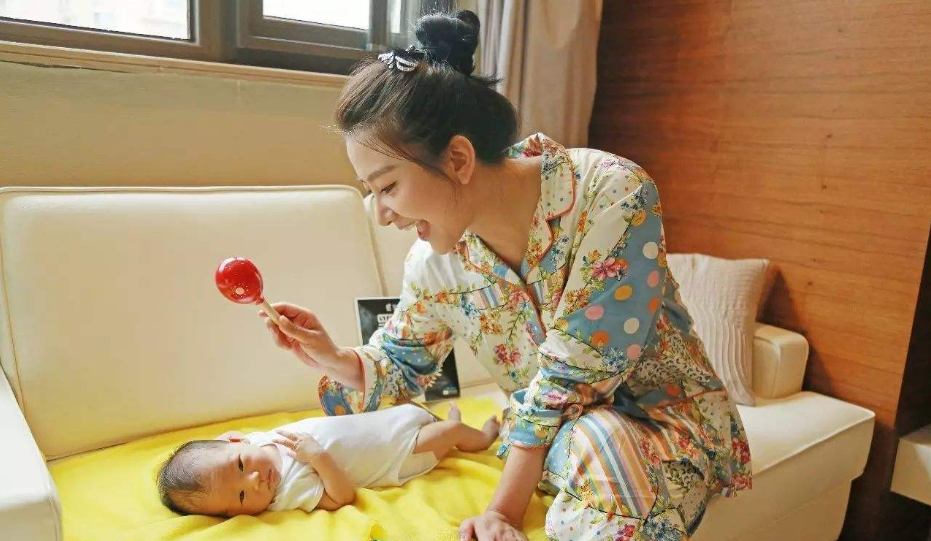 出月子的朋友圈說說 出月子的心情幽默說說