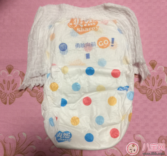 爽然拉拉褲和紙尿褲大小一樣嗎 爽然拉拉褲和紙尿褲對比圖片