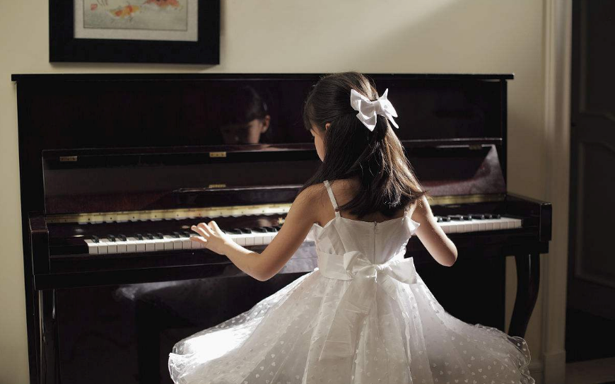 孩子會彈鋼琴了的心情說說 分享孩子能夠彈鋼琴曲子的心情感慨 孩子會彈鋼琴了的心情說說 分享孩子能夠彈鋼琴曲子的心情感慨