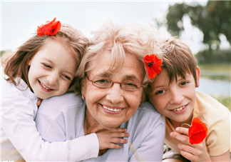 多陪陪父母的經(jīng)典短句 家人最重要的簡(jiǎn)短句子說說