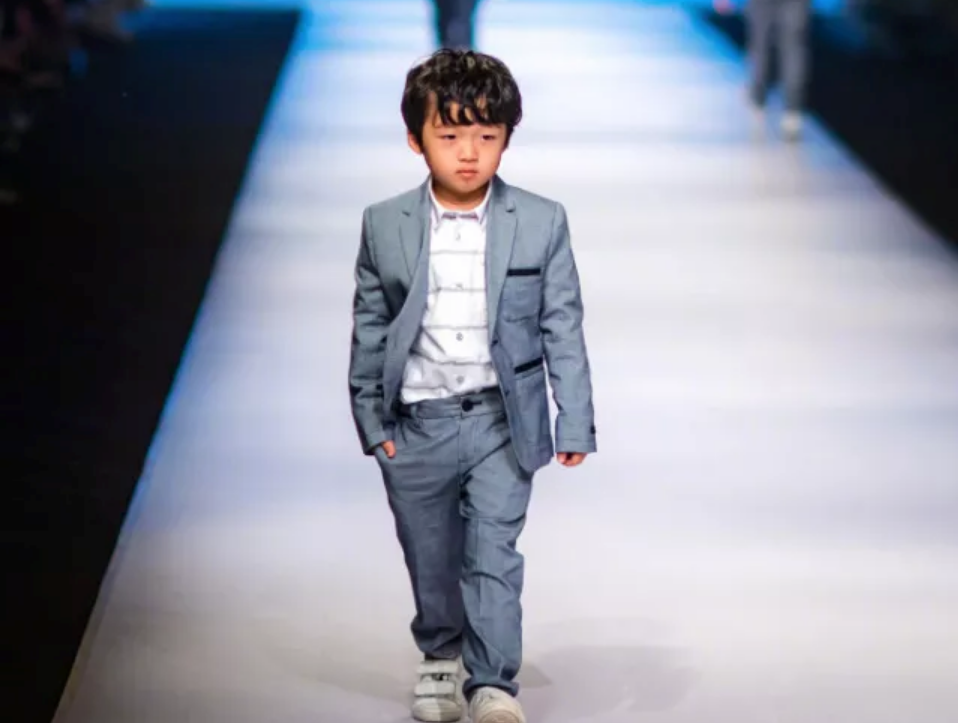 星二代走秀誰最有范 孩子太早接觸社會有什么影響
