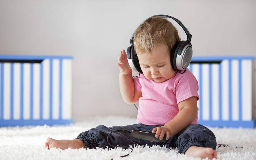 孩子多聽古典音樂有哪些好處 聽古典音樂能讓孩子更聰明嗎 孩子多聽古典音樂有哪些好處 聽古典音樂能讓孩子更聰明嗎