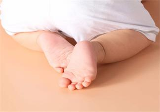 孩子喜歡光腳怎么辦 孩子喜歡光腳好不好2018 孩子喜歡光腳怎么辦 孩子喜歡光腳好不好2018