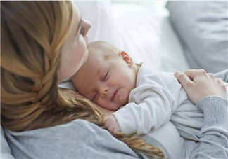 母乳寶寶和配方奶寶寶腸絞痛怎么辦 嬰兒腸絞痛和吃的有關嗎