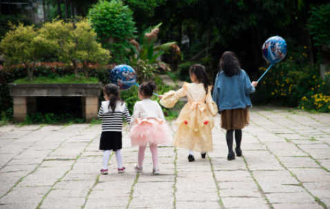 4歲寶寶生日祝福語簡短 4歲生日快樂愿你有個明媚的將來