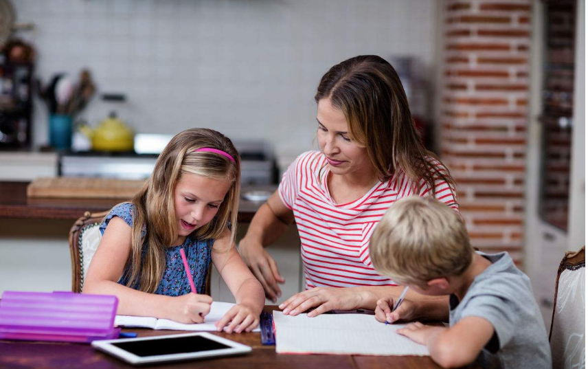 輔導(dǎo)孩子寫作業(yè)心累的心情說說 2018天天陪孩子寫作業(yè)心累的感慨句子