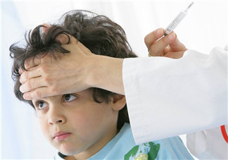 孩子半夜發(fā)燒不敢睡的心情說說 寶寶半夜發(fā)燒媽媽難過的感慨語錄