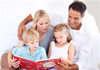 父母應該多鼓勵孩子還是應該嚴厲 家長如何教育好孩子