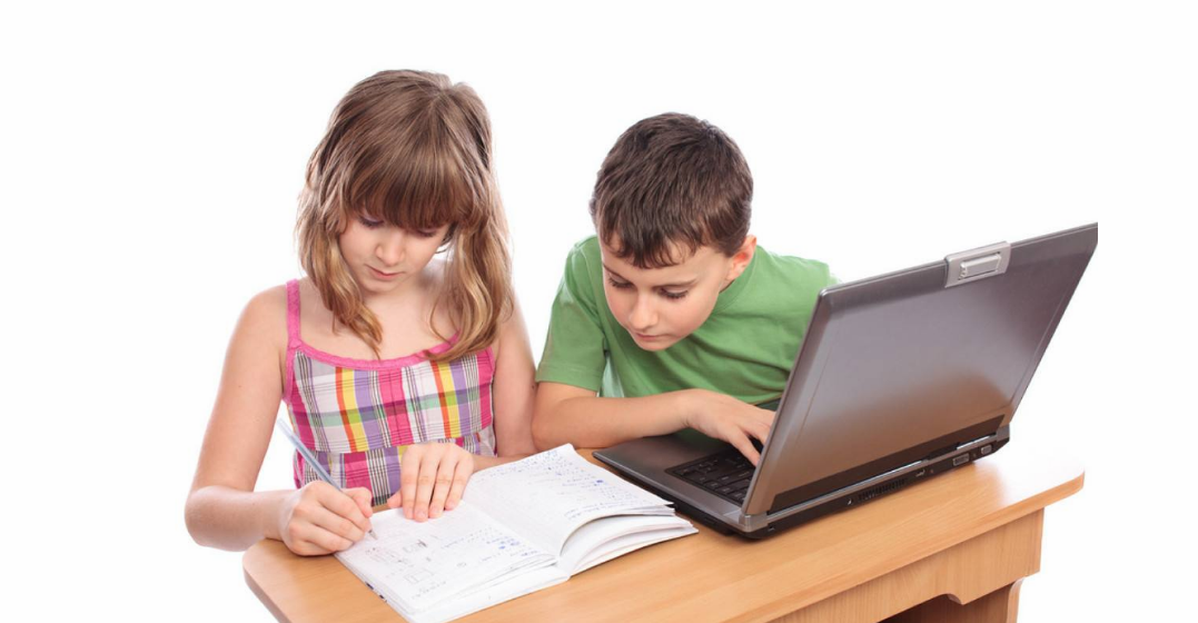 父母應該多鼓勵孩子還是應該嚴厲 家長如何教育好孩子