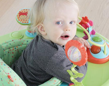 可以用學步車幫寶寶走路嗎2018 寶寶學走路用學步車好不好