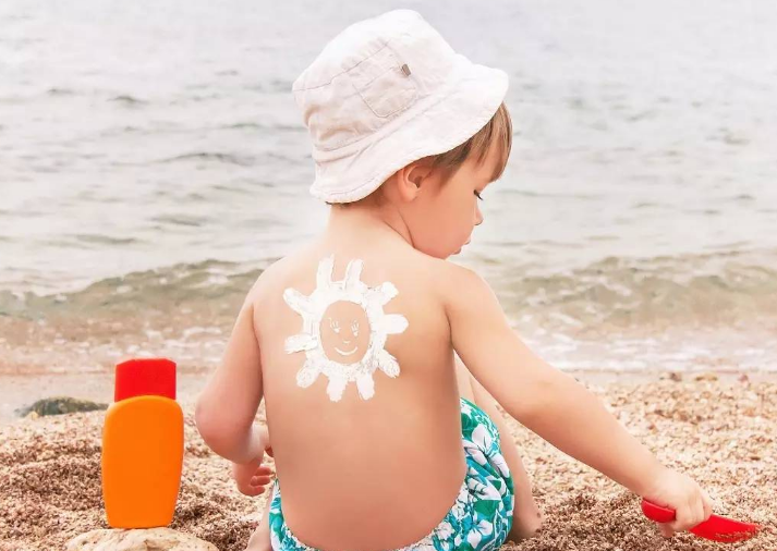 夏天怎么給孩子防曬最好 寶寶用的防曬霜有哪些 夏天怎么給孩子防曬最好 寶寶用的防曬霜有哪些