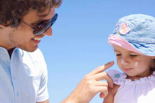 夏天怎么給孩子防曬最好 寶寶用的防曬霜有哪些 夏天怎么給孩子防曬最好 寶寶用的防曬霜有哪些