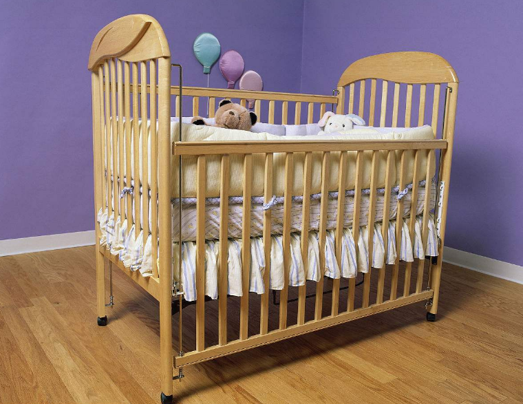 孩子的嬰兒床選什么樣的比較好 把嬰兒床放哪比較恰當