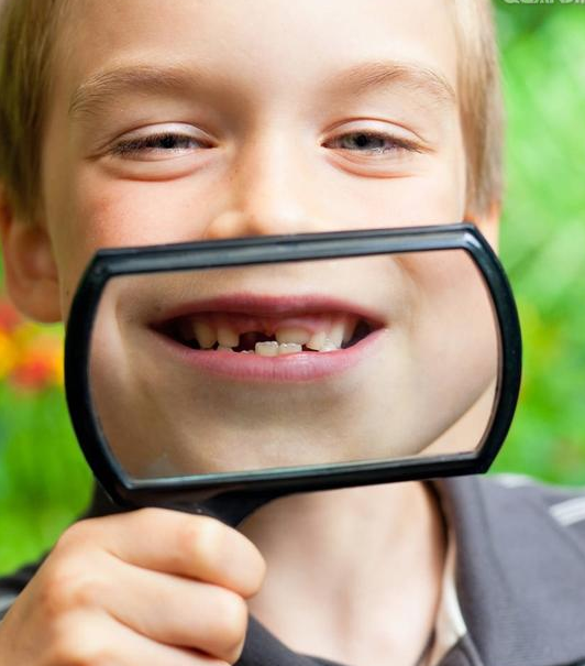 乳牙松動要拔掉嗎 孩子牙齒松動多久會掉