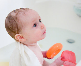 寶寶夏季洗澡水溫是多少 寶寶洗澡的最佳水溫