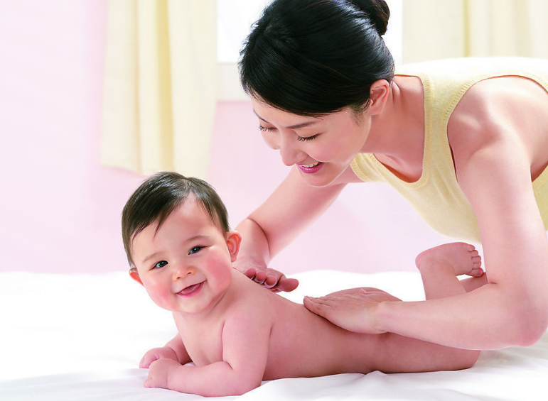 新生寶寶怎么按摩 新生兒按摩有什么好處