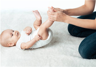 新生寶寶怎么按摩 新生兒按摩有什么好處