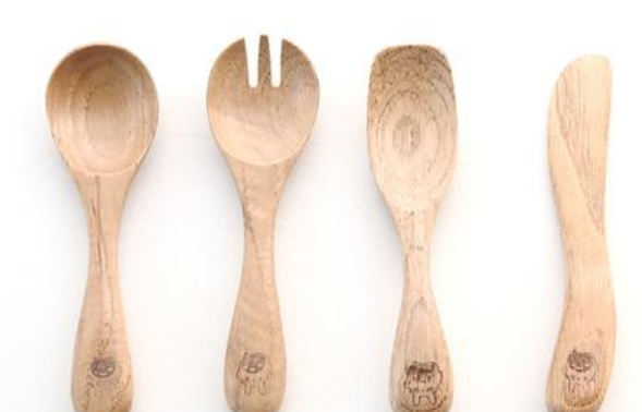 怎么給1歲寶寶選勺子 1歲寶寶吃飯選什么樣的勺子好