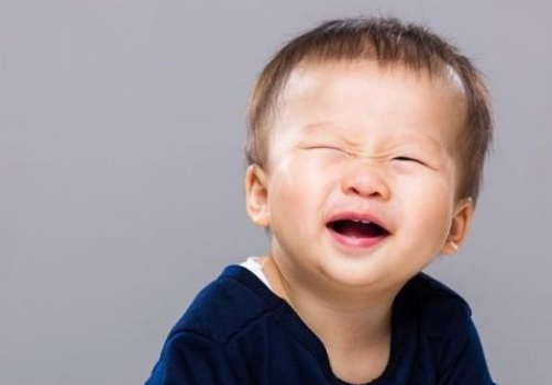 兩歲寶寶學別人眨眼睛怎么辦 寶寶經常眨眼睛怎么教育 兩歲寶寶學別人眨眼睛怎么辦 寶寶經常眨眼睛怎么教育