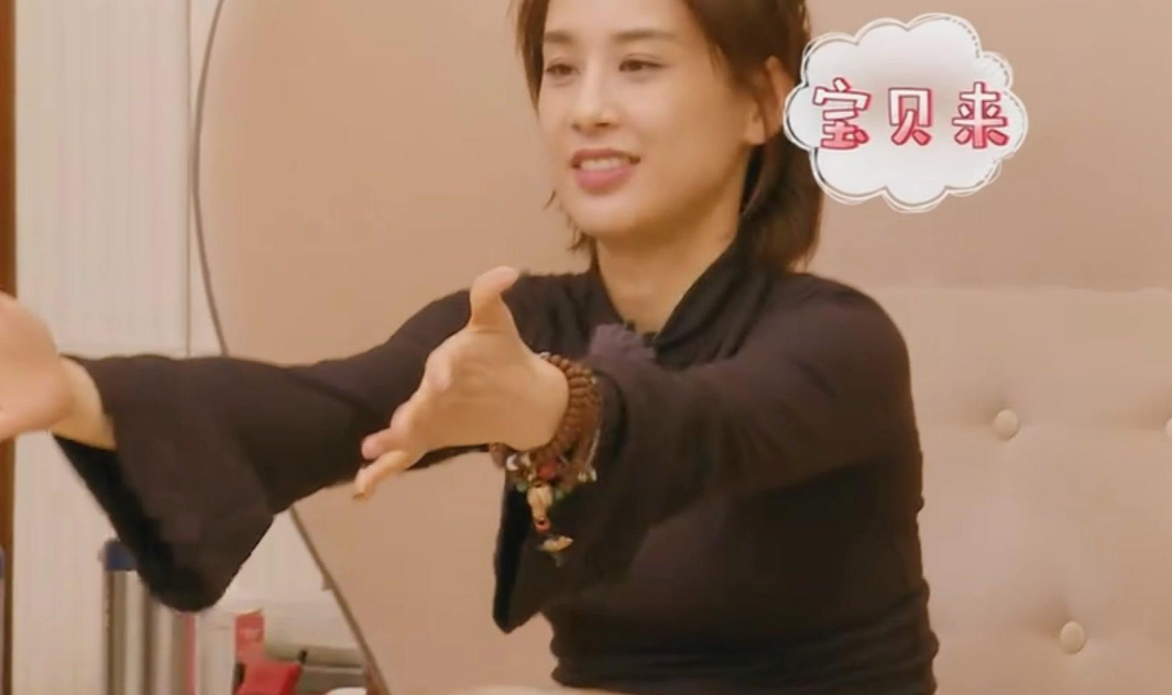 媽媽是超人3黃圣依的包包是什么牌子 黃圣依的包包為什么打馬賽克